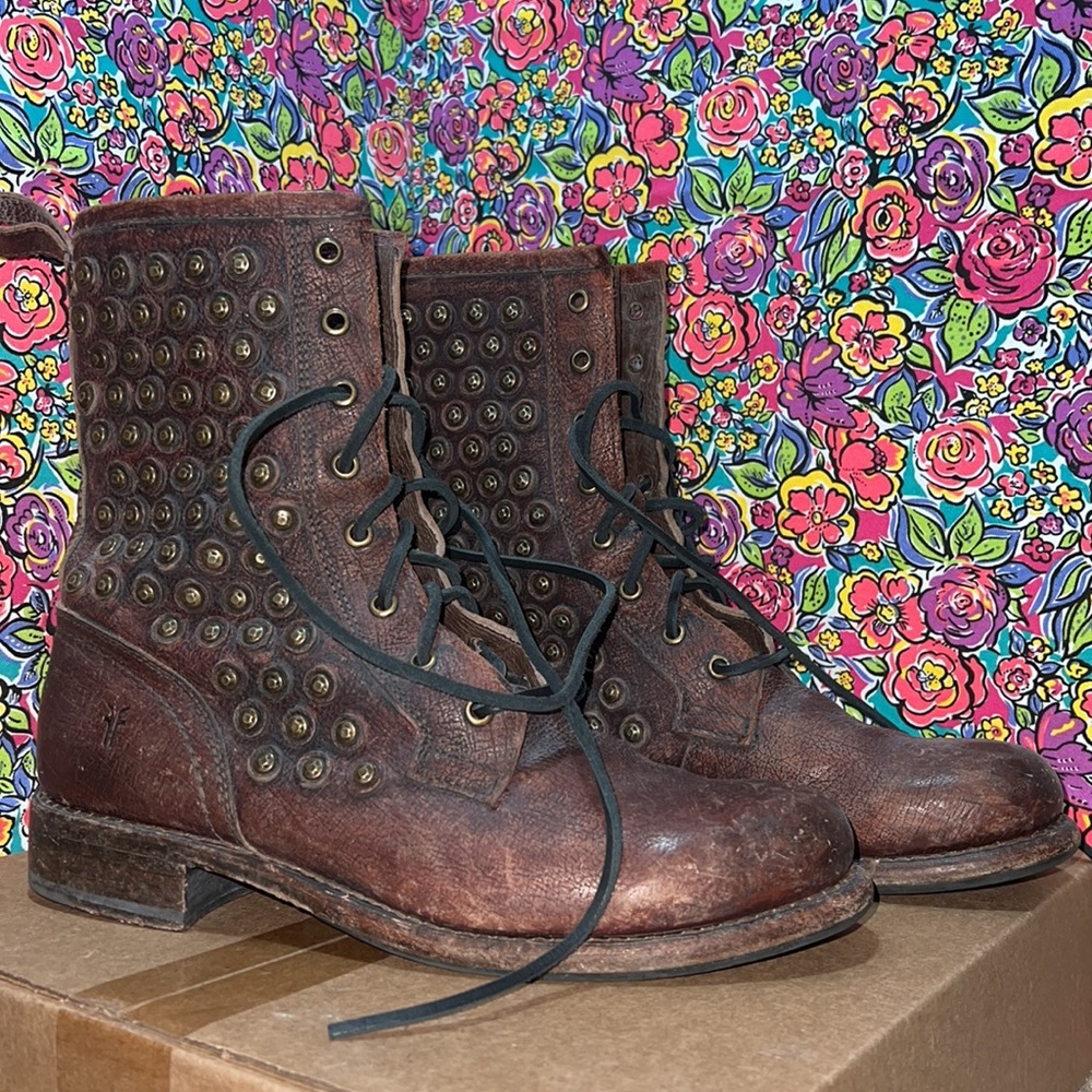 10B Frye Like-New Jenna Distressed Combat Boots With Grommets